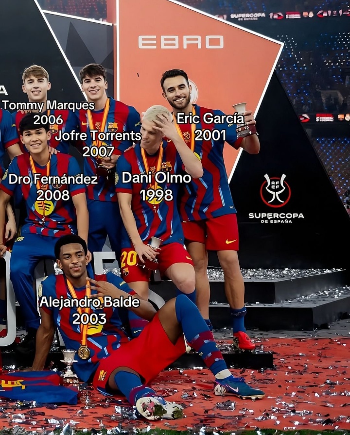 STAR SPORTS下载-巴萨最宝贵的财富！拉玛西亚13人西超杯夺冠合影，一半以上是U21