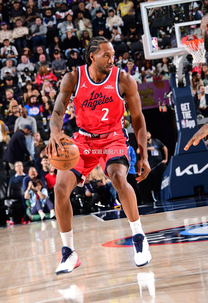 莱昂纳德复出再赢德比！26分钟轰24分5板4助 连续23场20+创新高|小卡|考瓦伊·莱昂纳德|快船|迈尔斯-莱昂纳德|科怀-伦纳德_新浪体育_新浪新闻