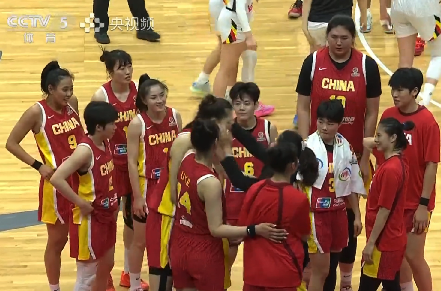 星空体育官网下载入口-女篮惨败比利时！全员低头沮丧，张子宇累坏，郑薇赛后与全队拥抱