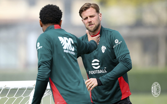 星空体育中国-米兰结束假期重新集结训练|AC米兰|ac米兰|球队_新浪体育_新浪新闻