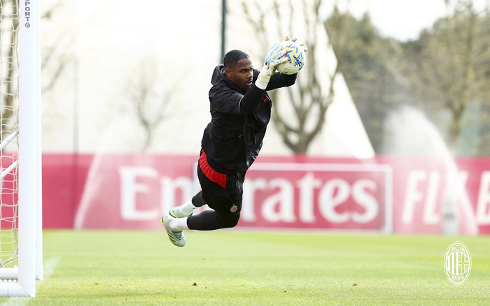 星空体育中国-米兰结束假期重新集结训练|AC米兰|ac米兰|球队_新浪体育_新浪新闻