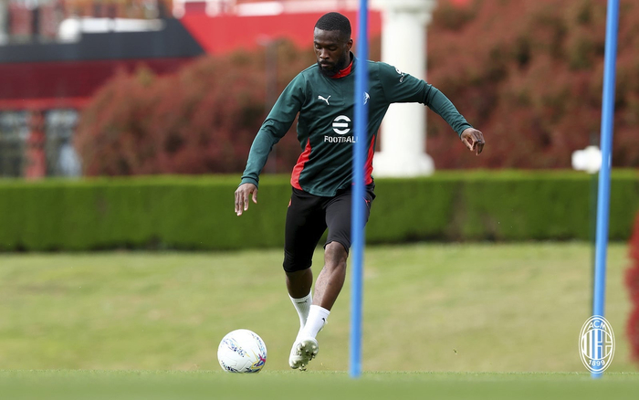 星空体育中国-米兰结束假期重新集结训练|AC米兰|ac米兰|球队_新浪体育_新浪新闻