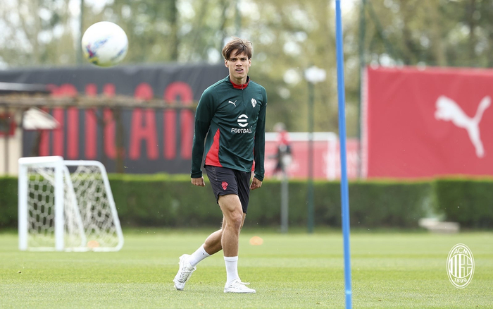 星空体育中国-米兰结束假期重新集结训练|AC米兰|ac米兰|球队_新浪体育_新浪新闻